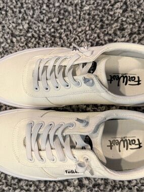 Forrest 1977 Women's White Canvas Low-Top Sneakers